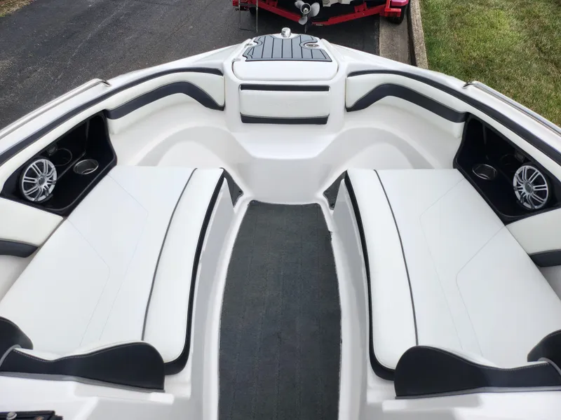 Slide: The Image of Yamaha 242 Limited S 2016 - 17