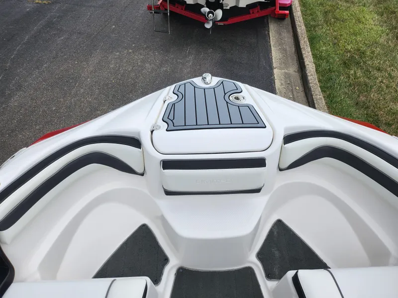 Slide: The Image of Yamaha 242 Limited S 2016 - 18