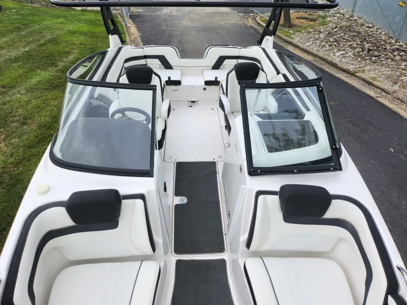 Slide: The Image of Yamaha 242 Limited S 2016 - 20