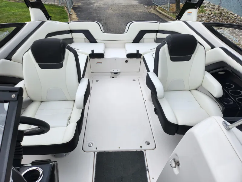 Slide: The Image of Yamaha 242 Limited S 2016 - 21