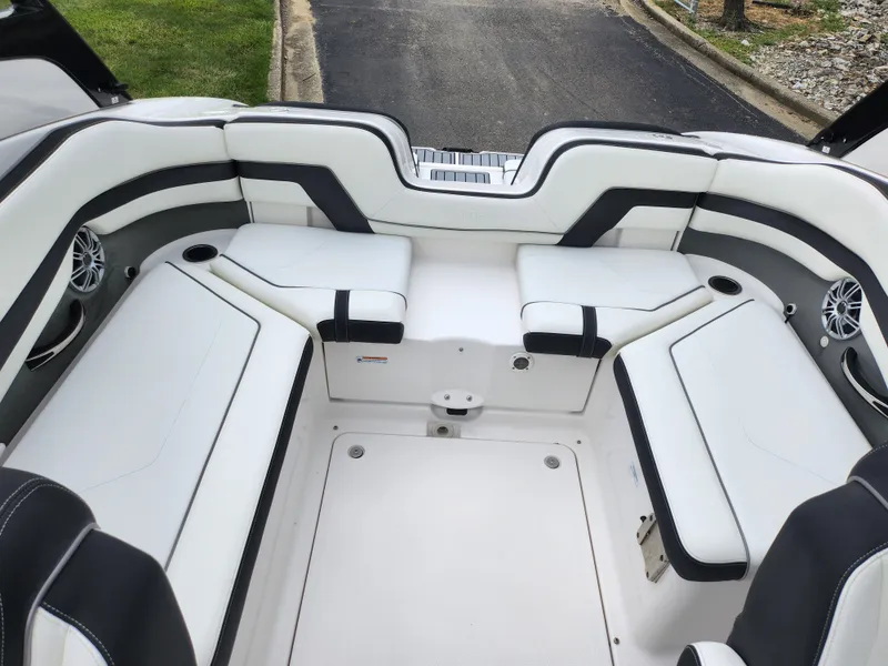 Slide: The Image of Yamaha 242 Limited S 2016 - 22