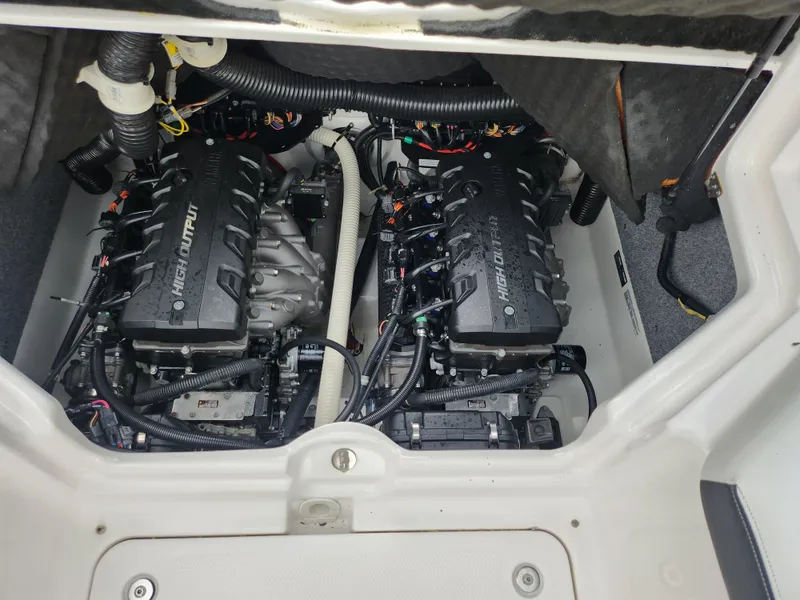 Slide: The Image of Yamaha 242 Limited S 2016 - 23