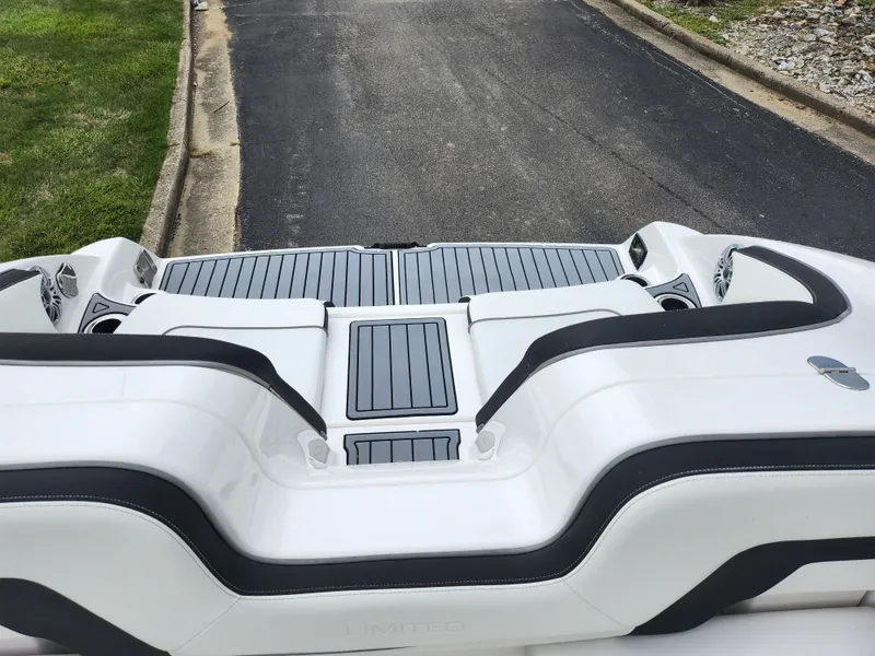 Slide: The Image of Yamaha 242 Limited S 2016 - 24