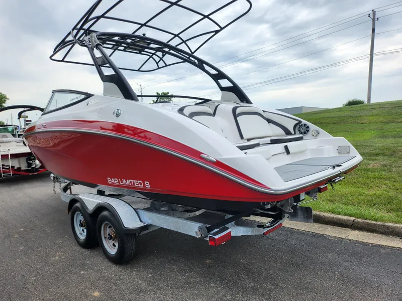 Slide: The Image of Yamaha 242 Limited S 2016 - 3