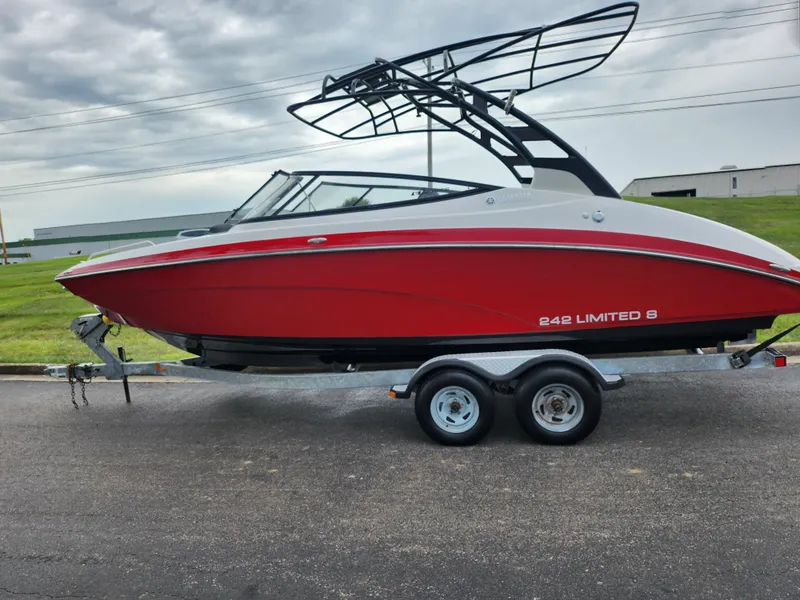 Slide: The Image of Yamaha 242 Limited S 2016 - 4