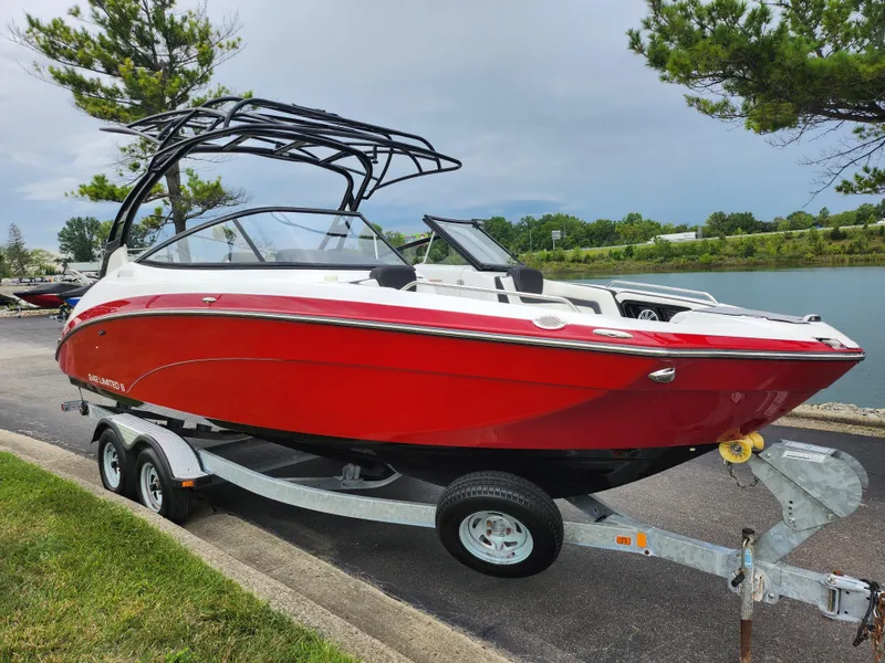 Slide: The Image of Yamaha 242 Limited S 2016 - 8