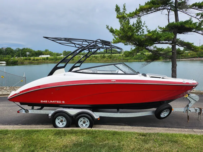 Slide: The Image of Yamaha 242 Limited S 2016 - 9