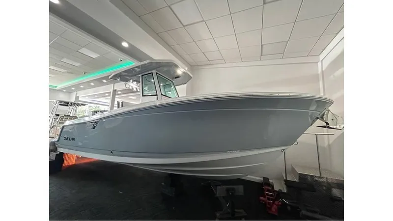 The Image of 2025 Blackfin 252 CC boat displayed indoors, side view. - 1