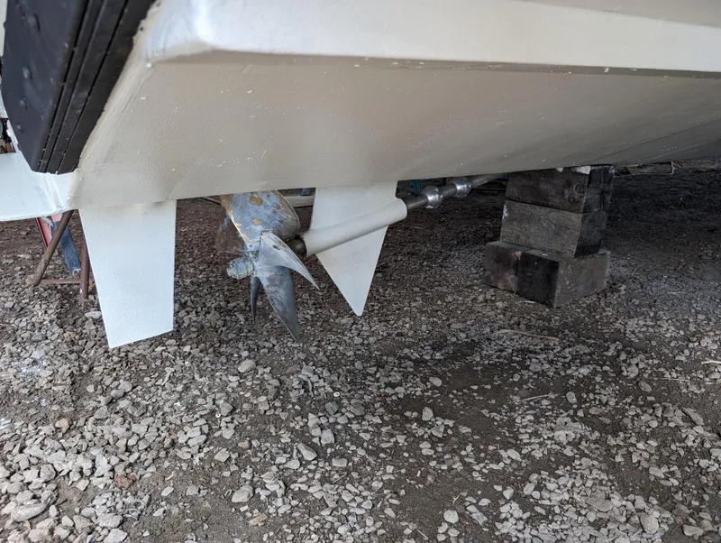 Slide: The Image of Hunt Surf Hunter 33 Wilbury - 12