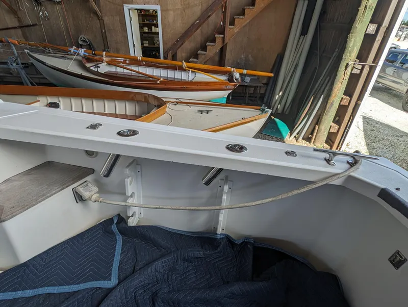 Slide: The Image of Hunt Surf Hunter 33 Wilbury - 24