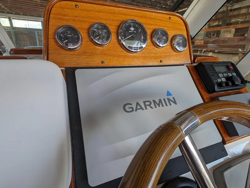 Slide: The Image of Hunt Surf Hunter 33 Wilbury - 28