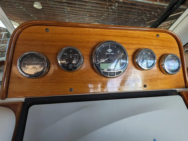 Slide: The Image of Hunt Surf Hunter 33 Wilbury - 29