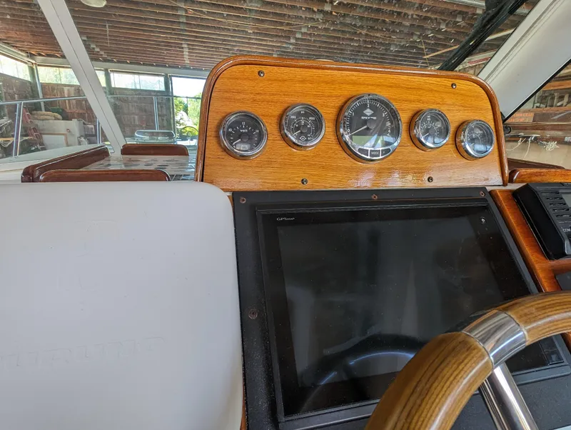 Slide: The Image of Hunt Surf Hunter 33 Wilbury - 30