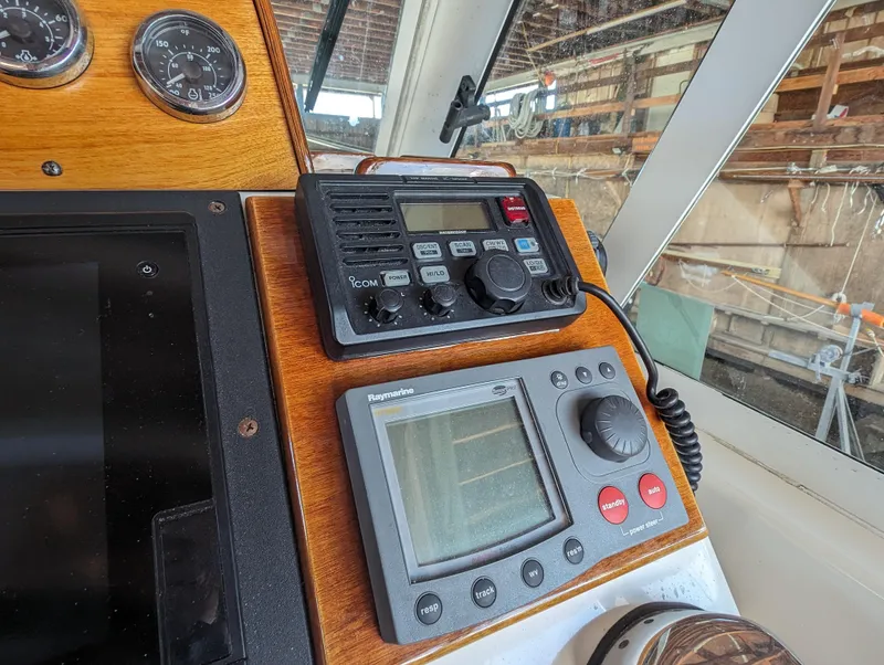 Slide: The Image of Hunt Surf Hunter 33 Wilbury - 31