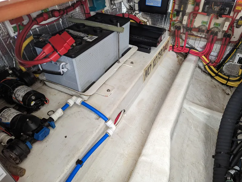 Slide: The Image of Hunt Surf Hunter 33 Wilbury - 37