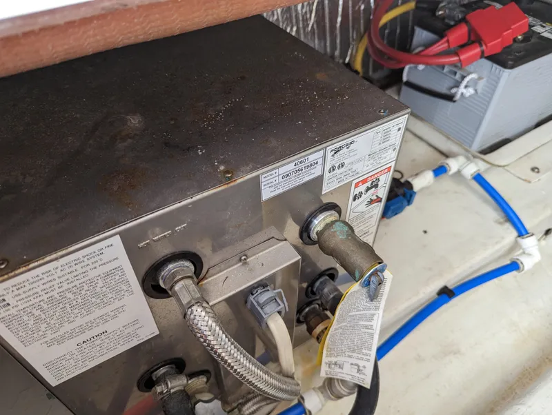 Slide: The Image of Hunt Surf Hunter 33 Wilbury - 38