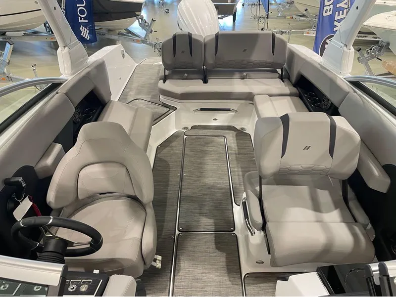 Slide: The Image of Four Winns H6 OB 2025 - 15