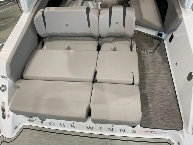 Slide: The Image of Four Winns H6 OB 2025 - 17