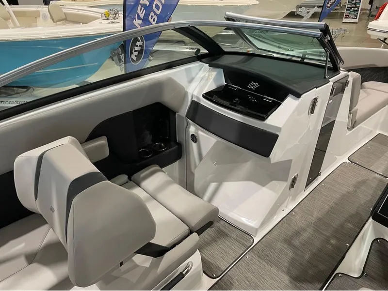 Slide: The Image of Four Winns H6 OB 2025 - 25