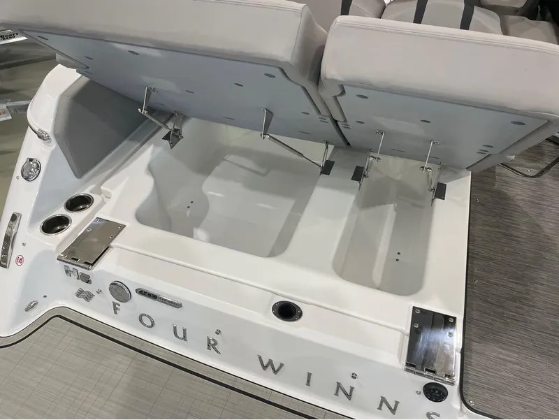 Slide: The Image of Four Winns H6 OB 2025 - 3