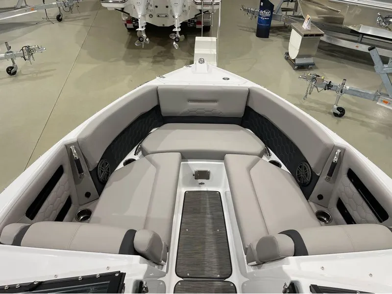 Slide: The Image of Four Winns H6 OB 2025 - 7