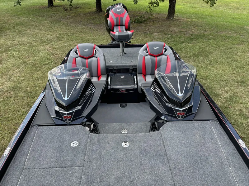 Slide: The Image of 2025 Ranger Z521R Ranger Cup Equipped boat with sleek seats and modern design. - 8