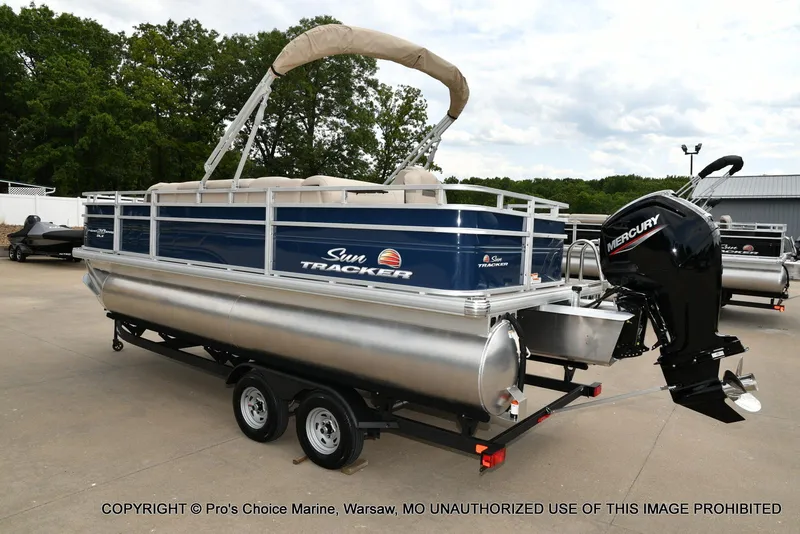 Slide: The Image of Sun Tracker Fishin' Barge 20 DLX 2025 - 12