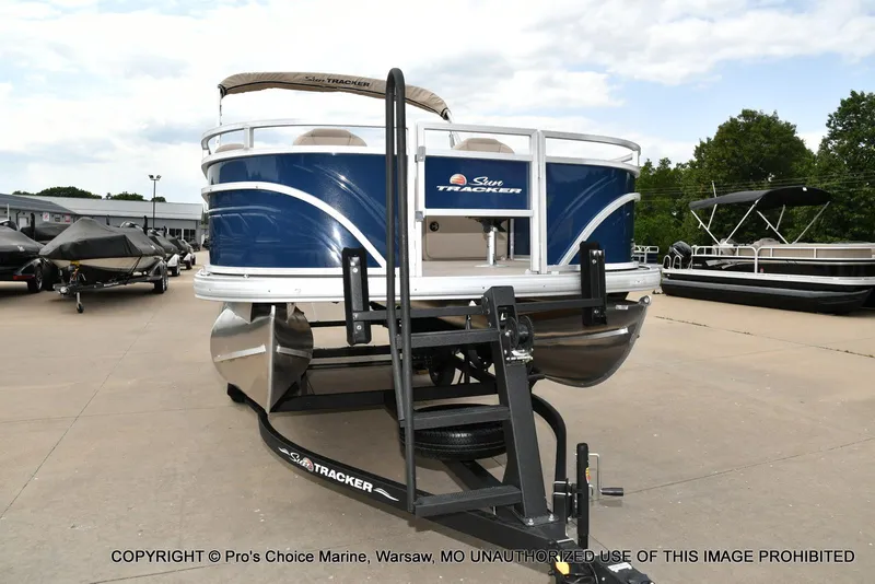 Slide: The Image of Sun Tracker Fishin' Barge 20 DLX 2025 - 16