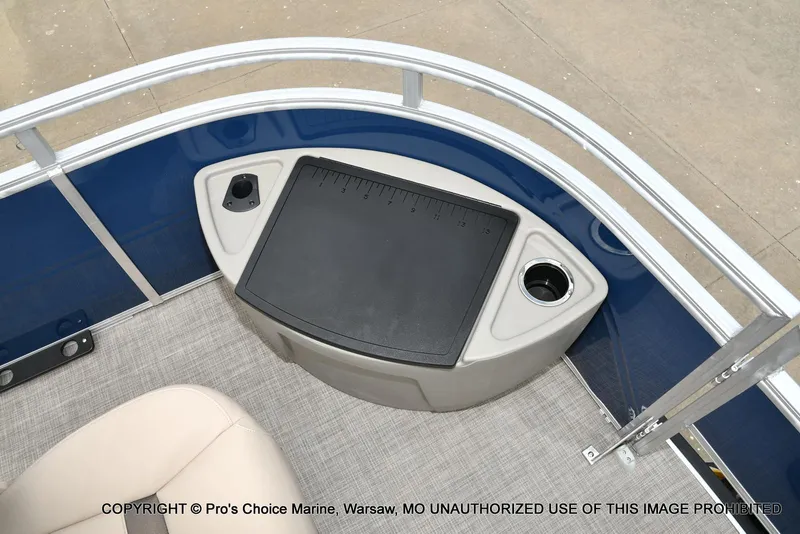 Slide: The Image of Sun Tracker Fishin' Barge 20 DLX 2025 - 18