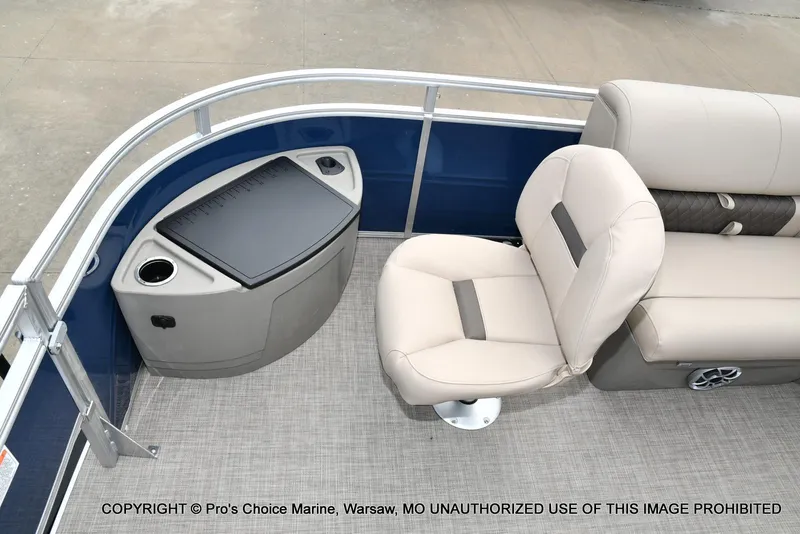 Slide: The Image of Sun Tracker Fishin' Barge 20 DLX 2025 - 20