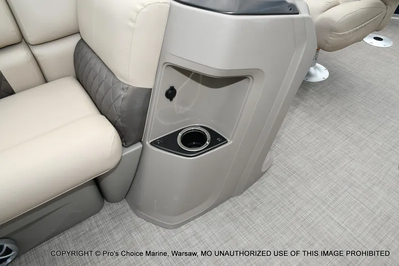 Slide: The Image of Sun Tracker Fishin' Barge 20 DLX 2025 - 24