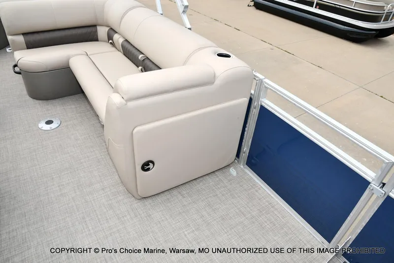 Slide: The Image of Sun Tracker Fishin' Barge 20 DLX 2025 - 28