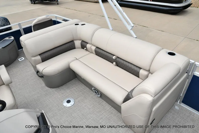 Slide: The Image of Sun Tracker Fishin' Barge 20 DLX 2025 - 30