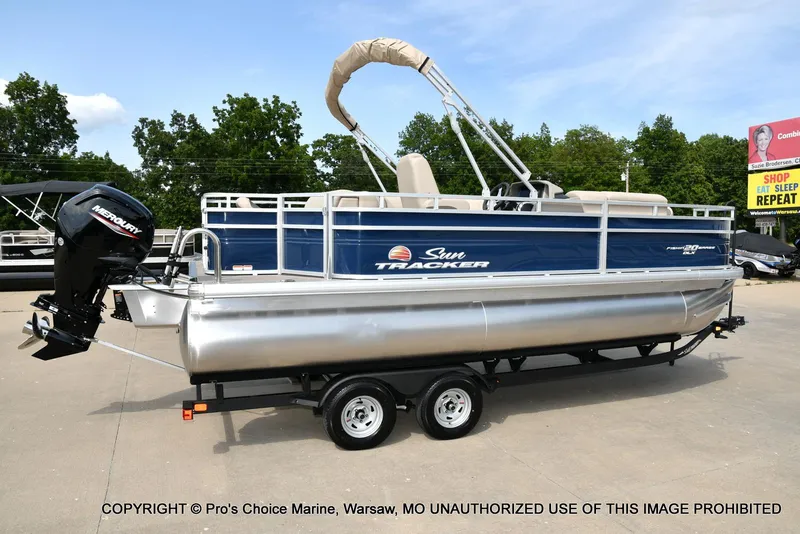 Slide: The Image of Sun Tracker Fishin' Barge 20 DLX 2025 - 4