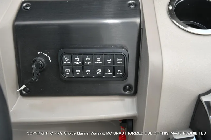 Slide: The Image of Sun Tracker Fishin' Barge 20 DLX 2025 - 40