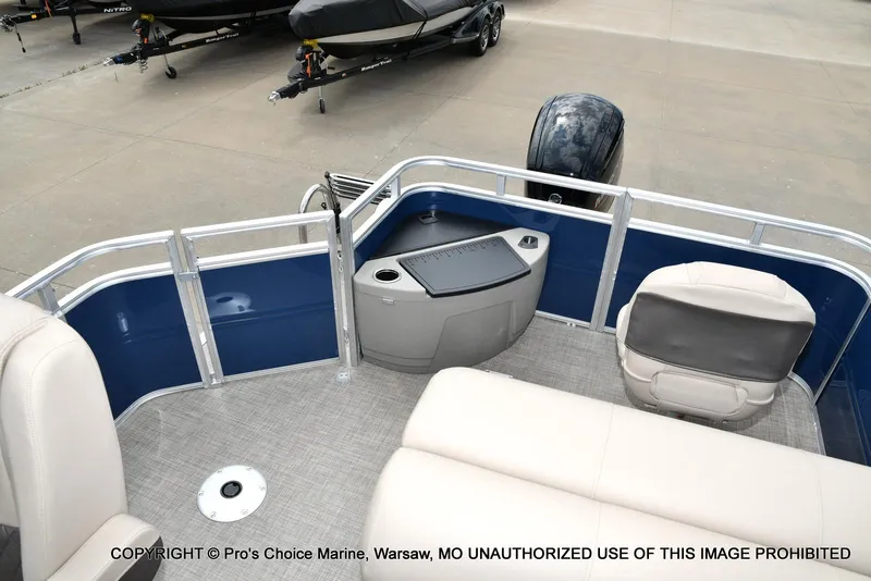 Slide: The Image of Sun Tracker Fishin' Barge 20 DLX 2025 - 42