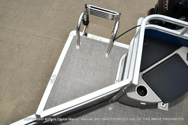 Slide: The Image of Sun Tracker Fishin' Barge 20 DLX 2025 - 44