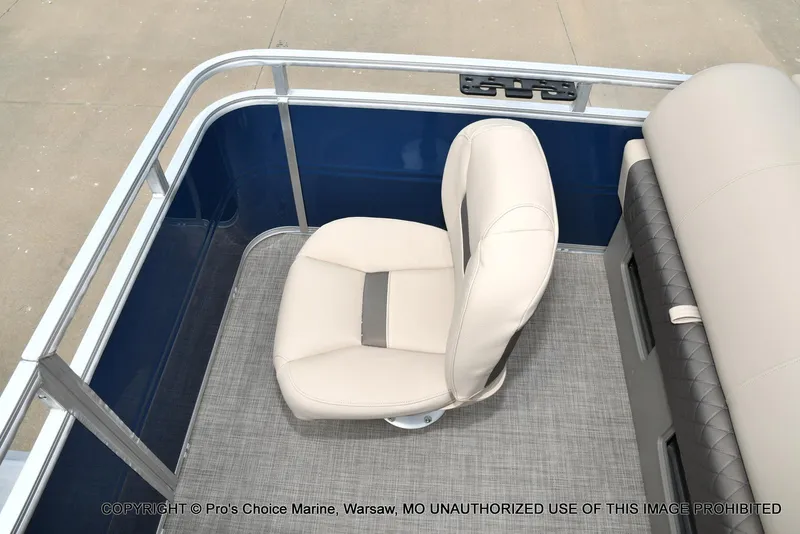 Slide: The Image of Sun Tracker Fishin' Barge 20 DLX 2025 - 46