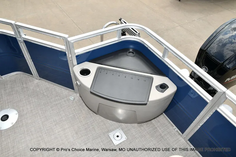 Slide: The Image of Sun Tracker Fishin' Barge 20 DLX 2025 - 47