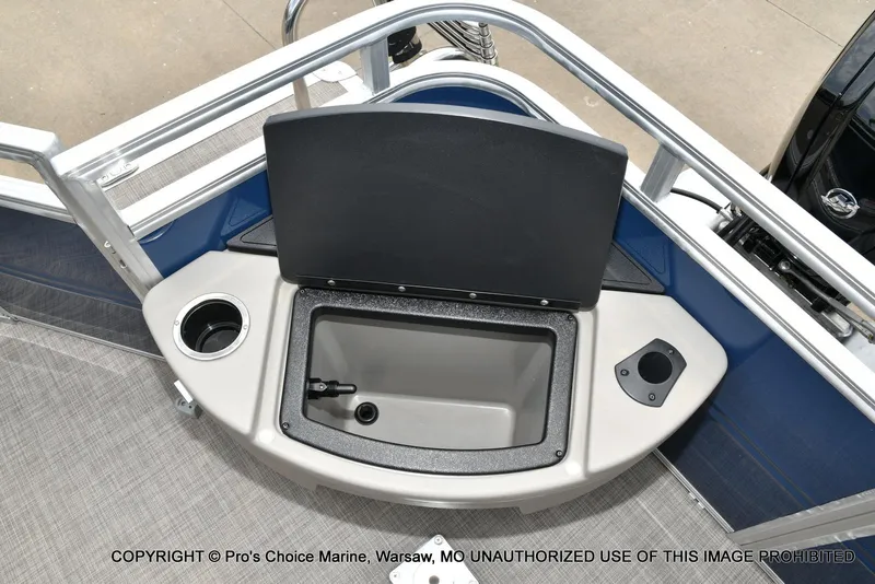 Slide: The Image of Sun Tracker Fishin' Barge 20 DLX 2025 - 48