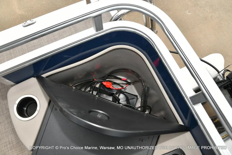 Slide: The Image of Sun Tracker Fishin' Barge 20 DLX 2025 - 49