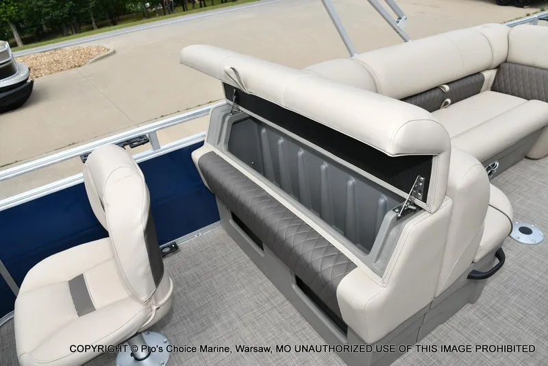 Slide: The Image of Sun Tracker Fishin' Barge 20 DLX 2025 - 51