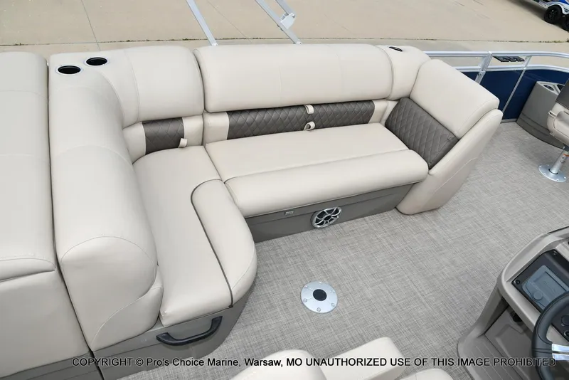 Slide: The Image of Sun Tracker Fishin' Barge 20 DLX 2025 - 53