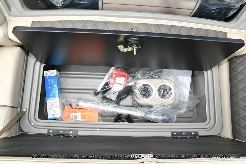 Slide: The Image of Sun Tracker Fishin' Barge 20 DLX 2025 - 58