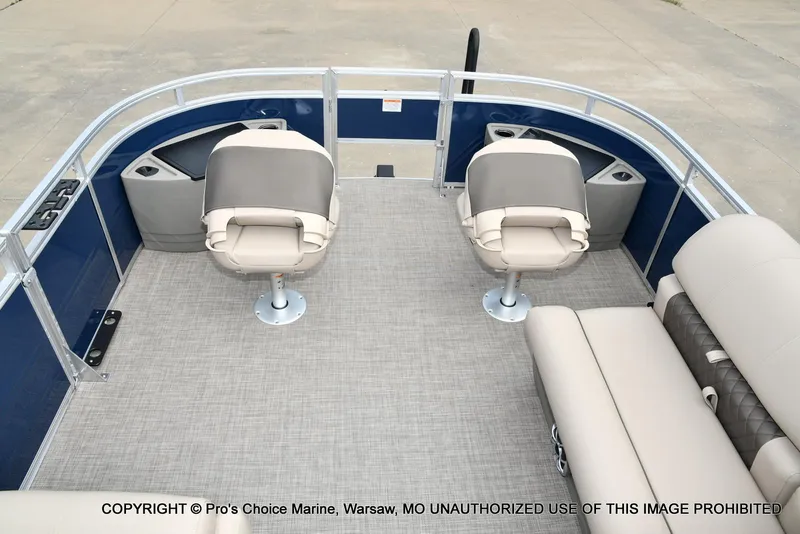 Slide: The Image of Sun Tracker Fishin' Barge 20 DLX 2025 - 6