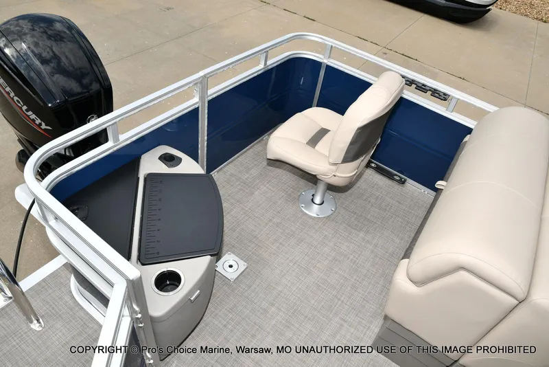 Slide: The Image of Sun Tracker Fishin' Barge 20 DLX 2025 - 7