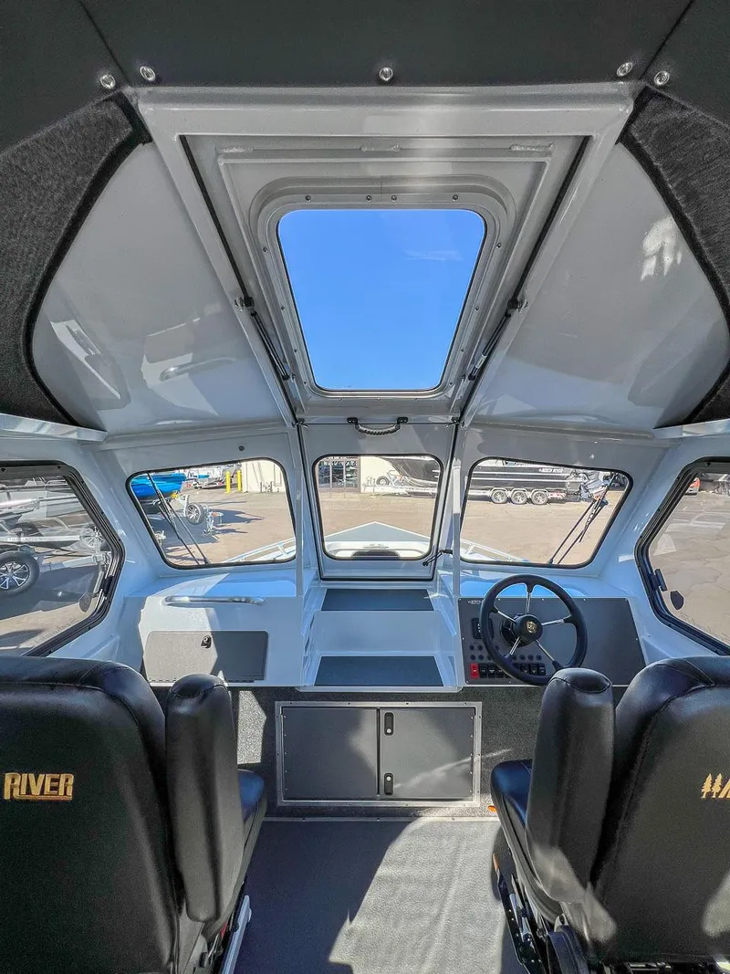 Slide: The Image of North River 24 Seahawk Fastback 2026 - 10