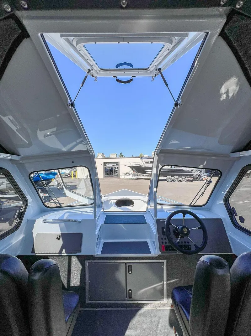 Slide: The Image of North River 24 Seahawk Fastback 2026 - 11