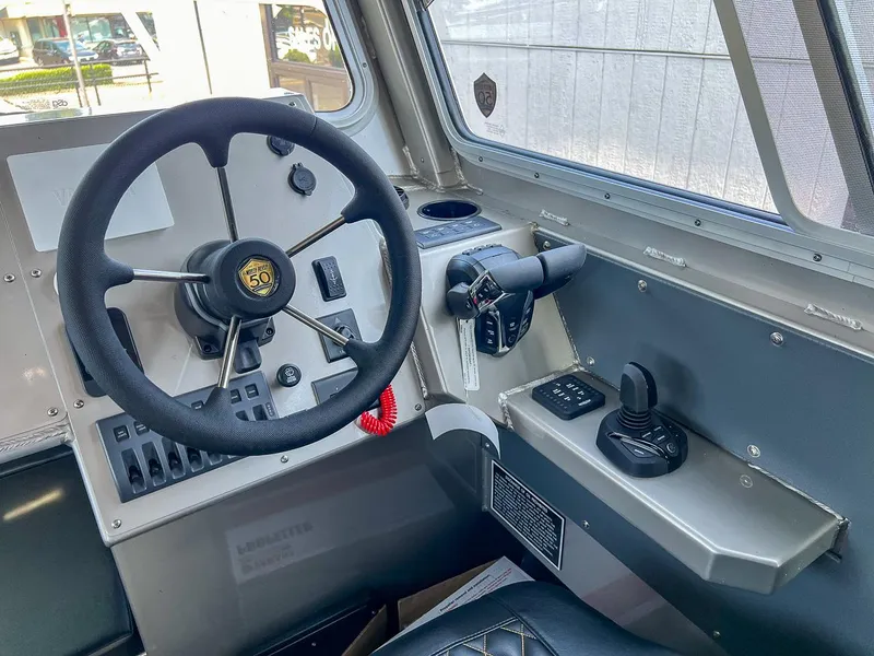 Slide: The Image of North River Endurance 3200EXL 2026 - 11