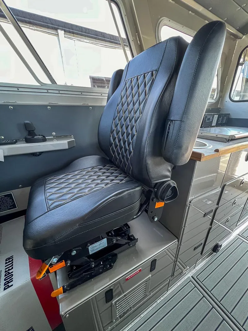 Slide: The Image of North River Endurance 3200EXL 2026 - 12